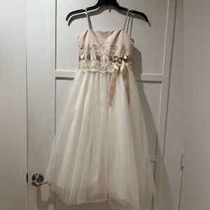 NWOT David’s Bridal Girl’s Lace Formal Dress 6